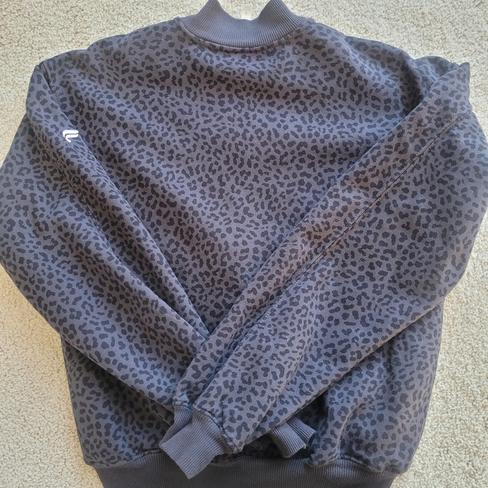 Fabletics Forever Fleece Lined 1/2 zip Comfy Leopard Gray Sweatshirt Small - Picture 4 of 9